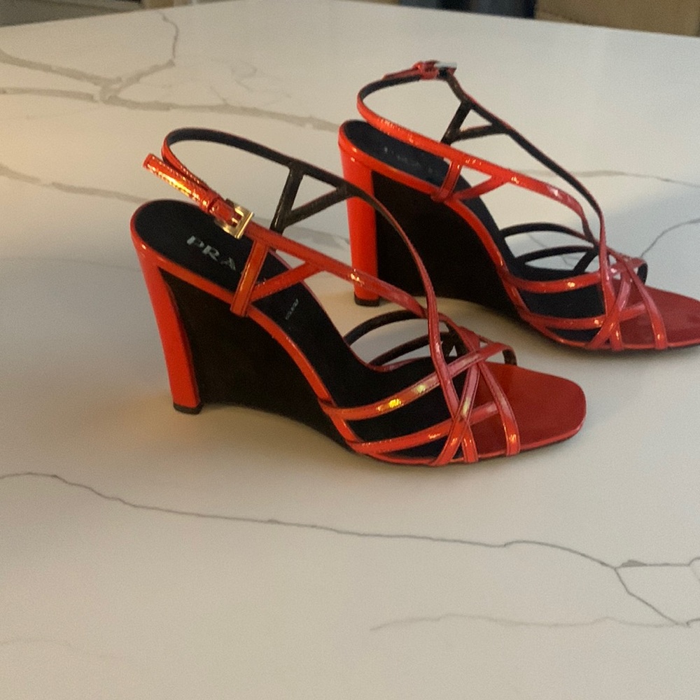 Prada Vero Cuoio iridescent red patent leather strappy wedges women’s 7